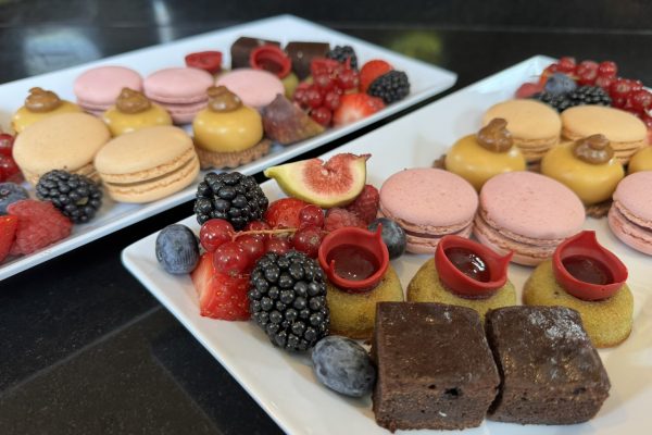 Aankomst aan boord met koffie/thee en petit fours
